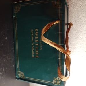 EXQUISITE NEW IN BOX Sweet Life Pair of Ceramic Coffee Mugs.